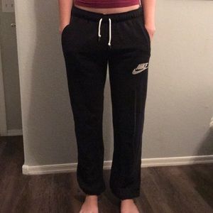 Nike Loose Rally Sweatpants